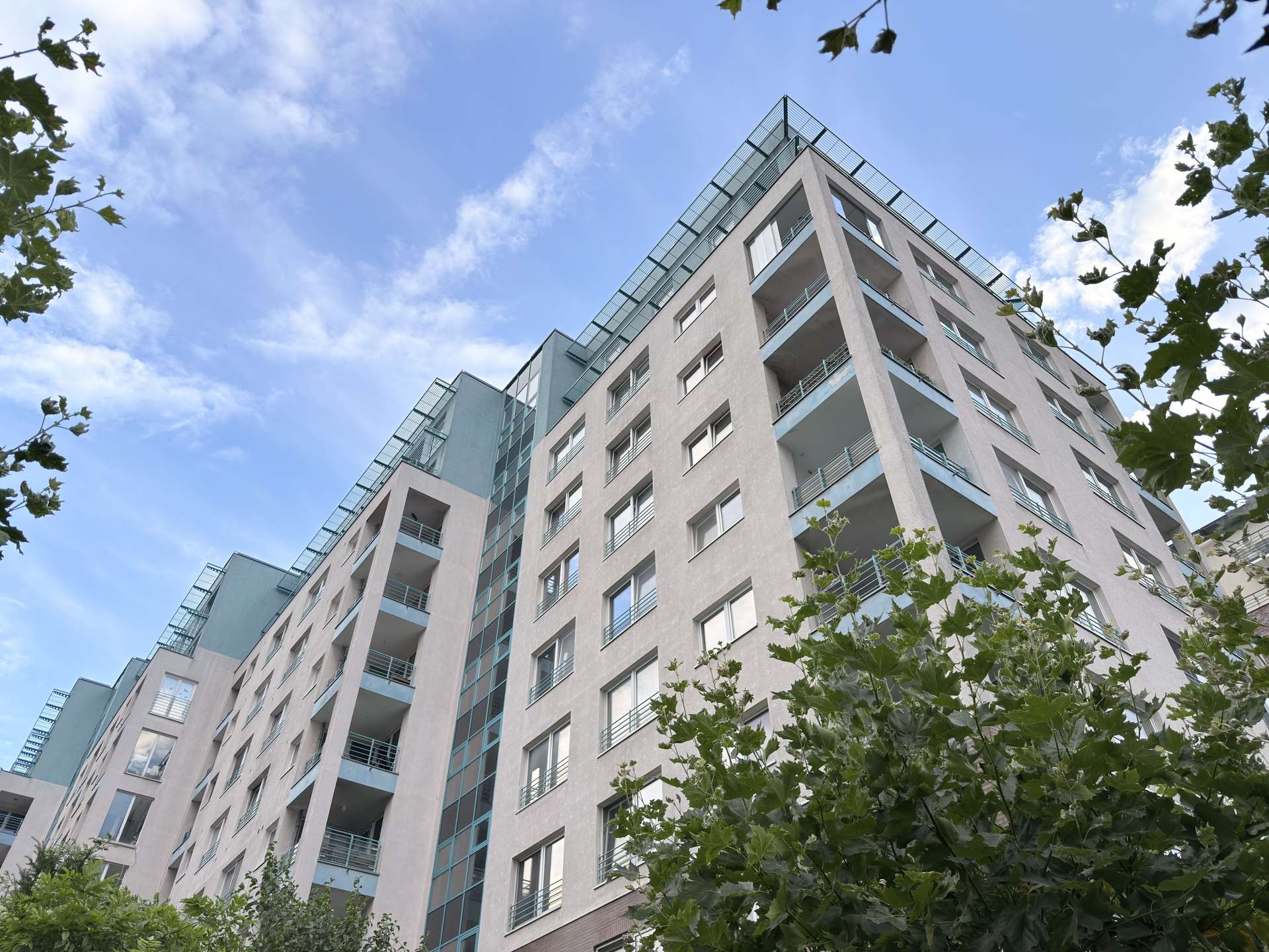 Moderne Wohnung in Charlottenburg: hell, repräsentativ und mit Wasserblick - Bild 1