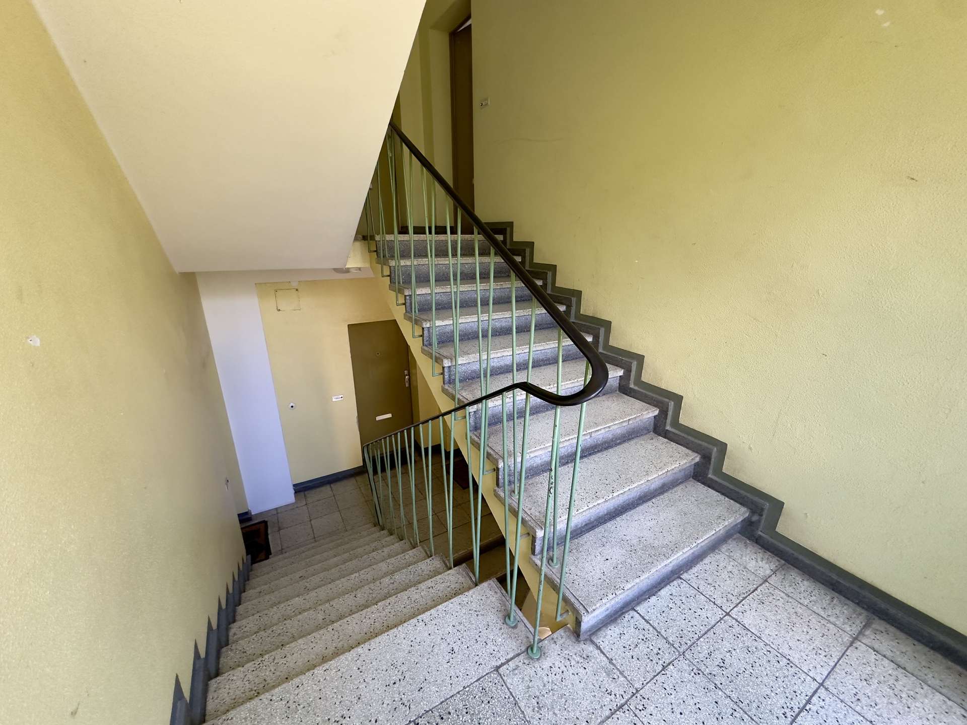 Bezugsfreie 2-Zimmer-Wohnung mit sonnigem Balkon und modernisiertem Gesamtbild in Berlin-Lankwitz - Bild 8