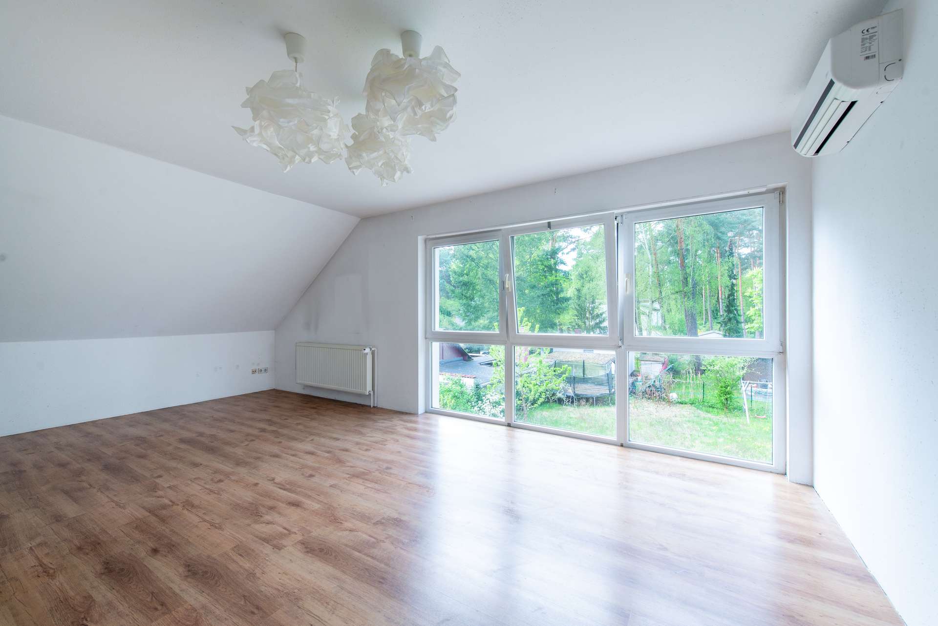 Familienparadies! 6 Zi. + Sauna, Kamin & ca. 671 m² Grundstück mit Carport – Bild 7