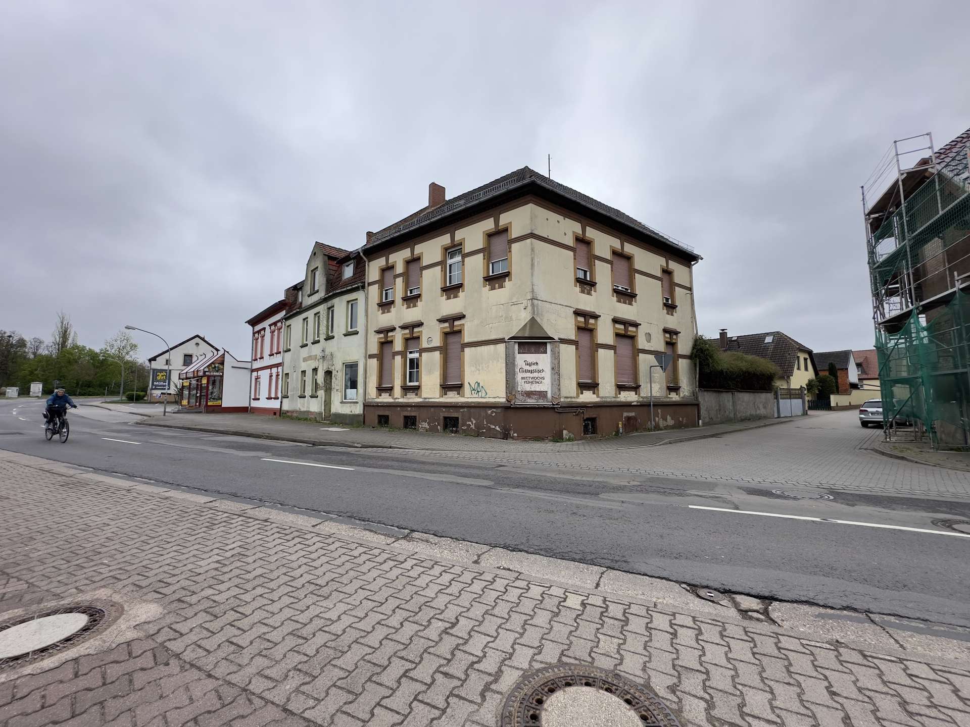 Viel Potential! Anlagepaket aus zwei charmanten Mehrfamilienhäusern mit Entwicklungsspielraum – Bild 2