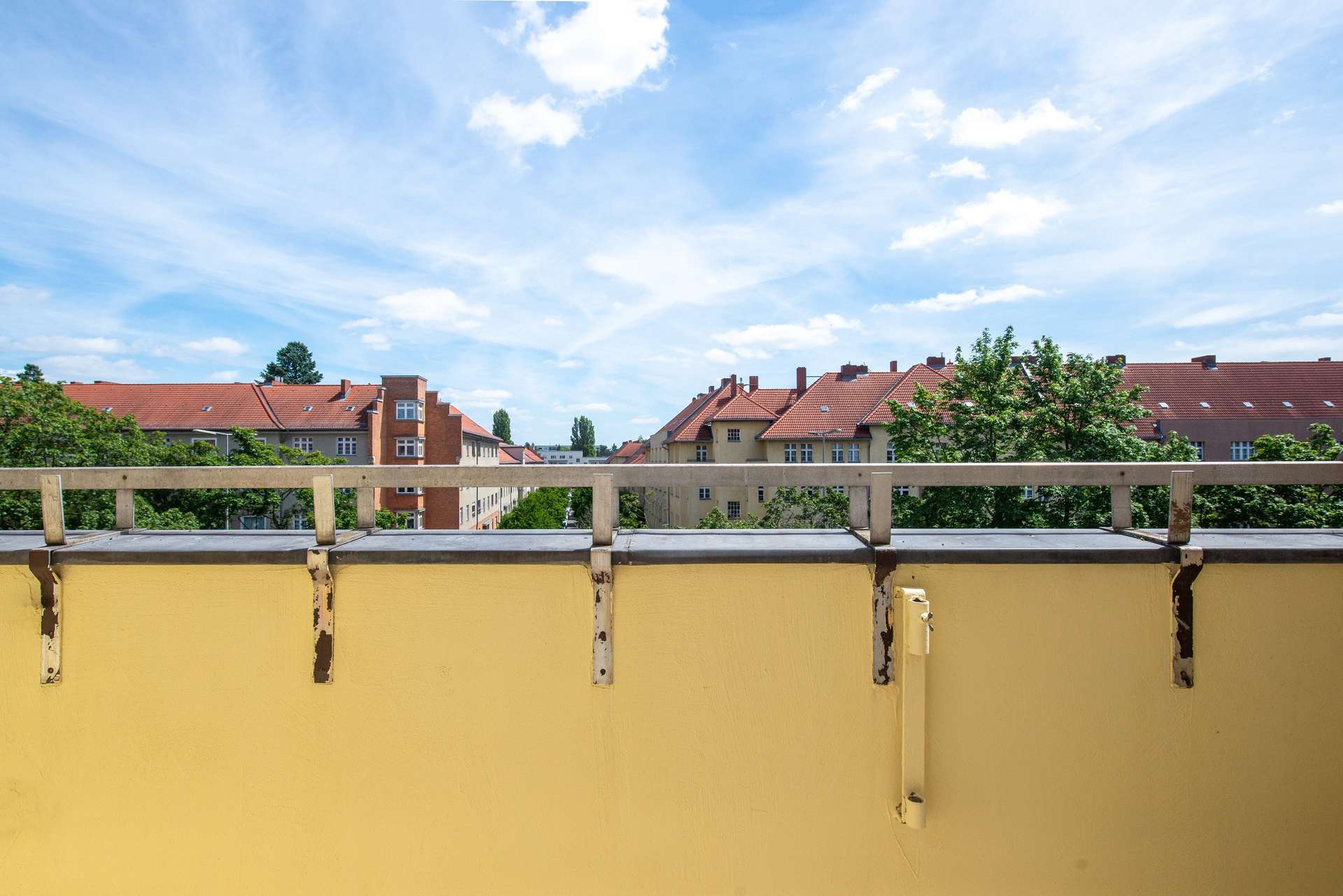 Kernsanierte 2-Zimmer-Wohnung mit Balkon in denkmalgeschütztem Altbau in Berlin-Reinickendorf - Bild 3