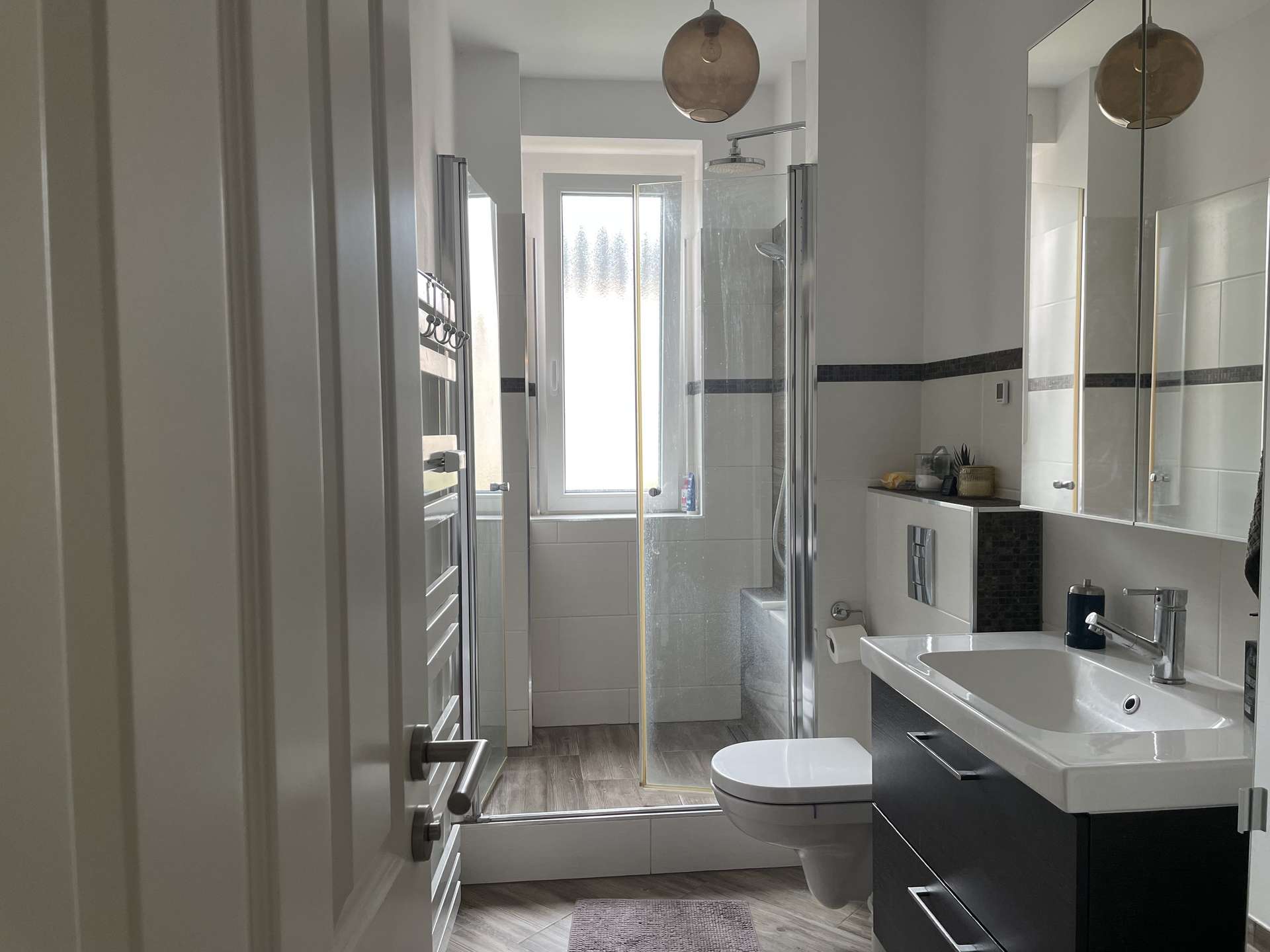 Stilvoll kernsanierte Altbauwohnung mit Südwest-Balkon ins Grüne (bezugsfrei ab November) - Bild 6