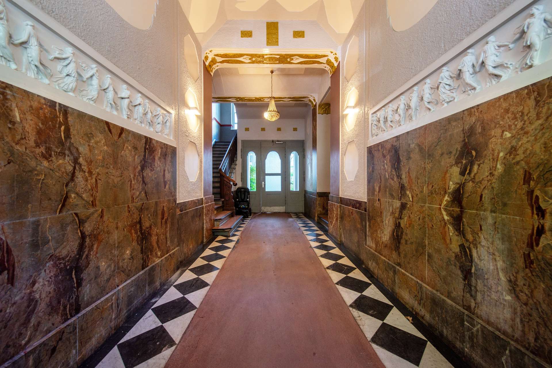 Repräsentative Altbauwohnung mit 5 Zi., lichtdurchfluteten Räumen nahe Schloss Bellevue! - Bild 8