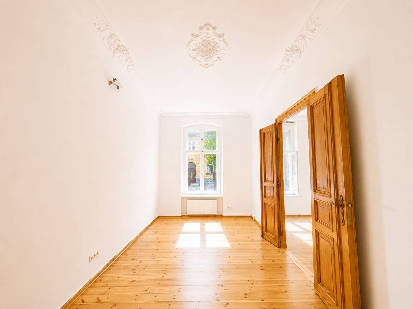 Repräsentative Altbauarchitektur-118m2 auf zwei Ebenen hochwertig modernisiert, sofort bezugsfertig! - Bild 2