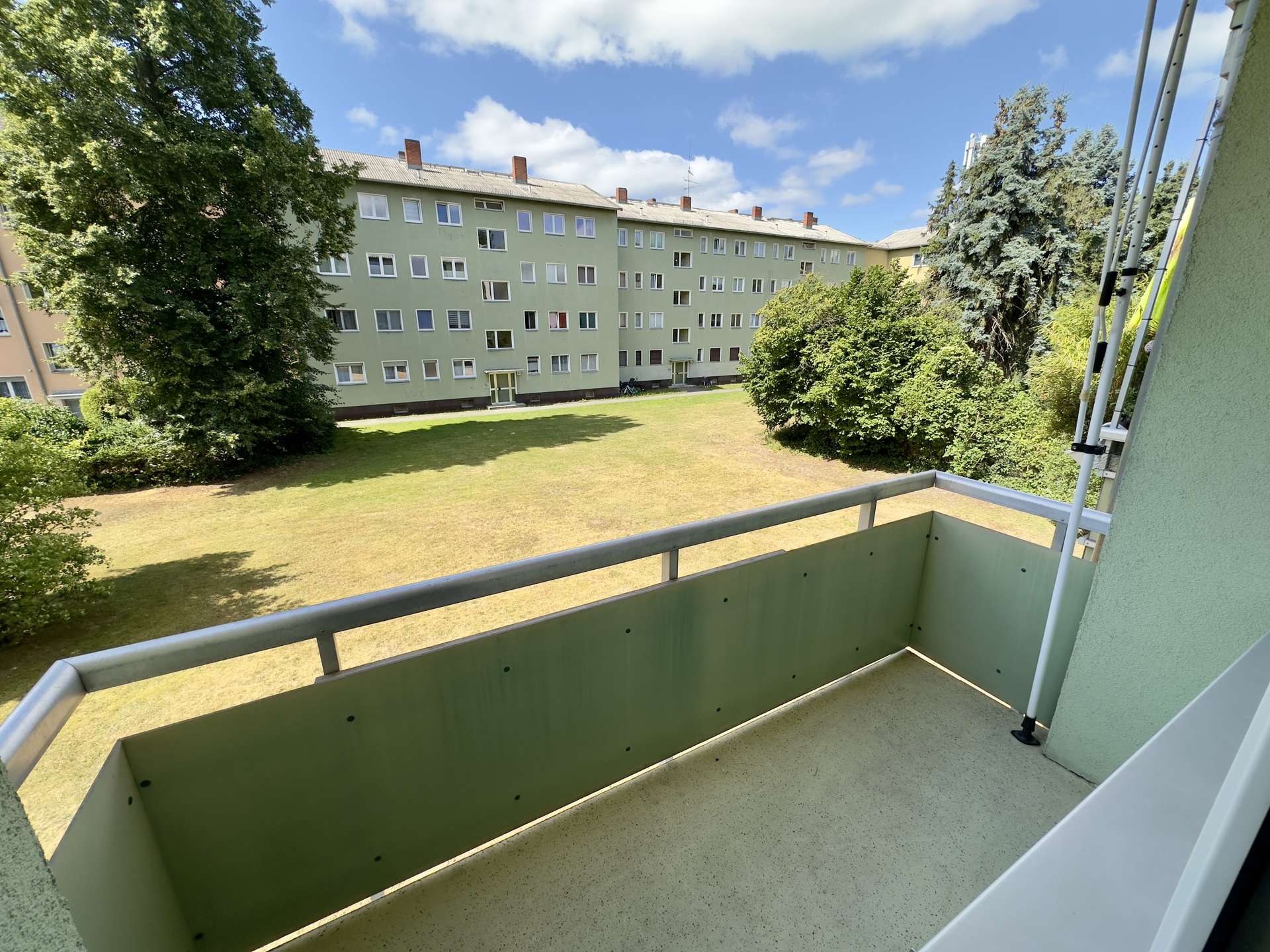 Bezugsfreie 2-Zimmer-Wohnung mit sonnigem Balkon und modernisiertem Gesamtbild in Berlin-Lankwitz - Bild 7