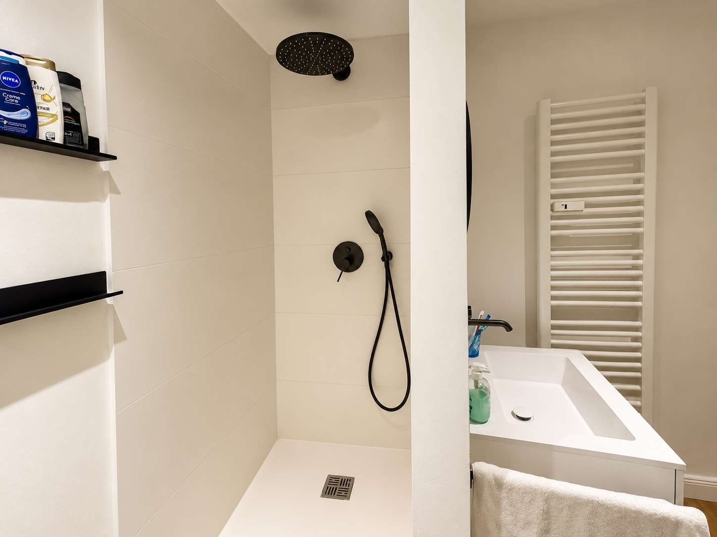 Modernisierte Dachgeschosswohnung, voll möbliert & sofort bezugsfrei! - Bild 6