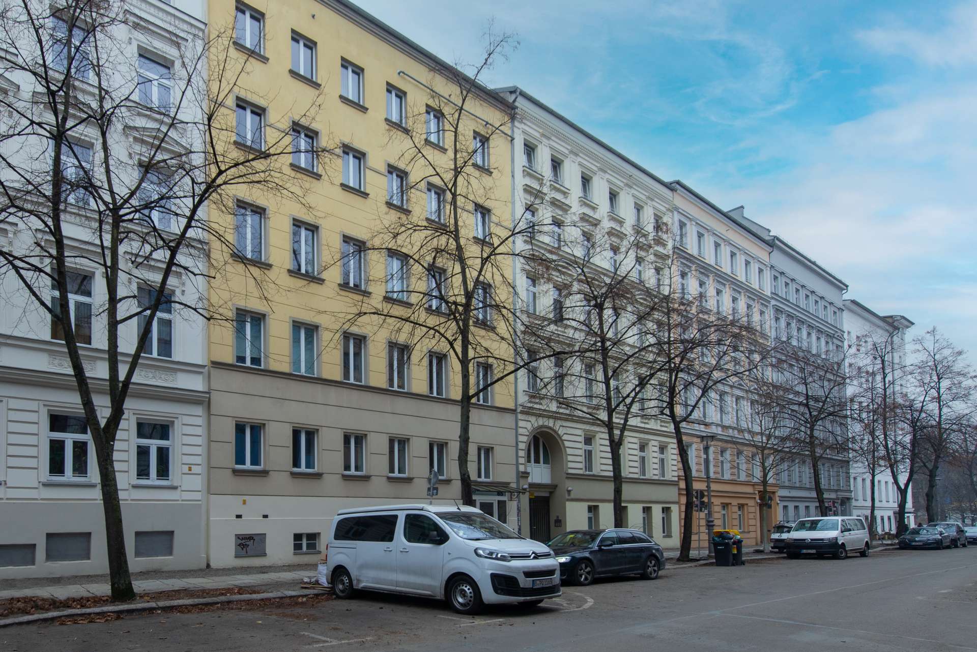 Berlin-Prenzlauer Berg: Großzügige 4-ZKB-Altbauwohnung im Hochparterre – Kapitalanlage mit Charme