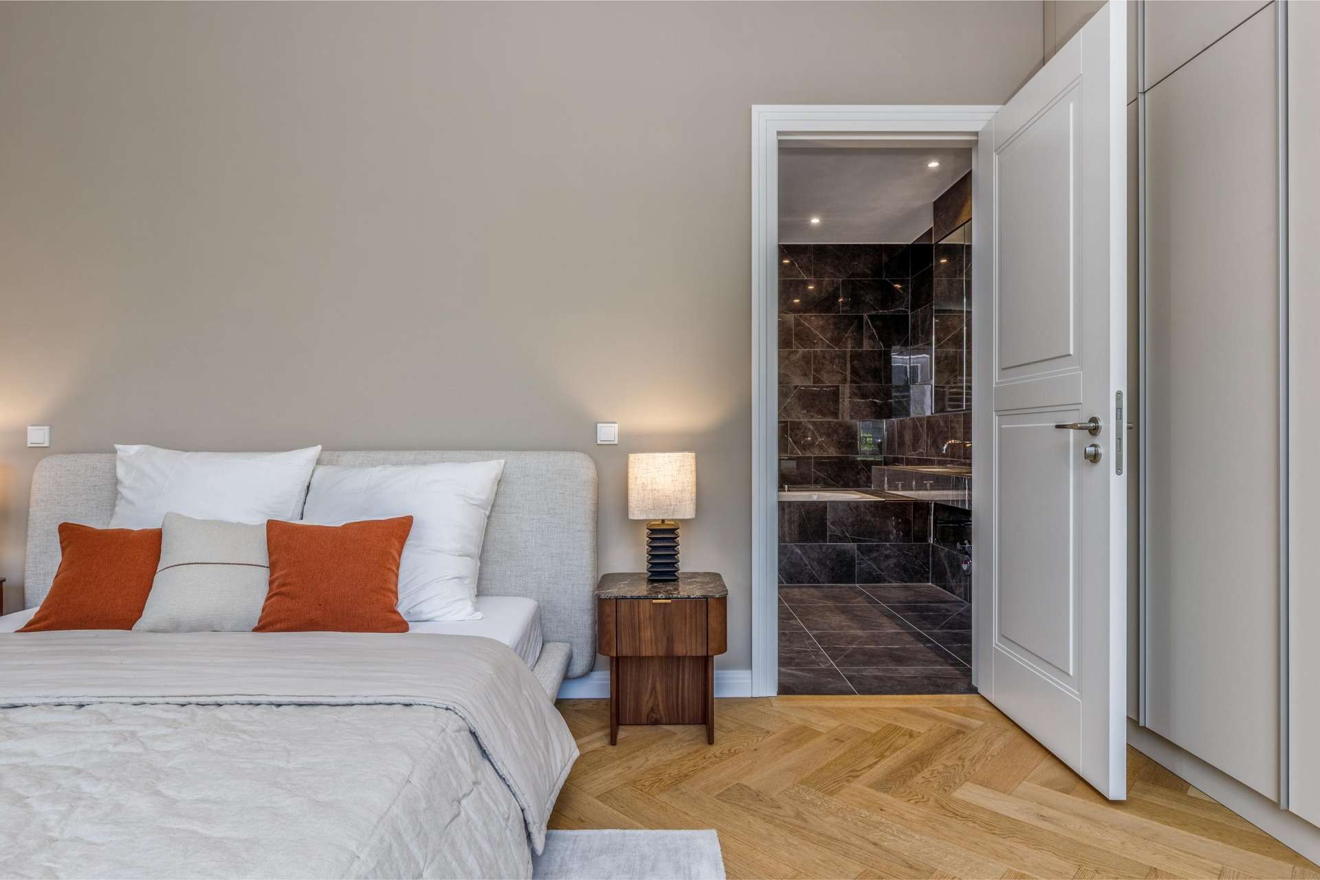 Exklusive 4-Zimmer-Wohnung mit hochwertiger Möblierung - Bild 6