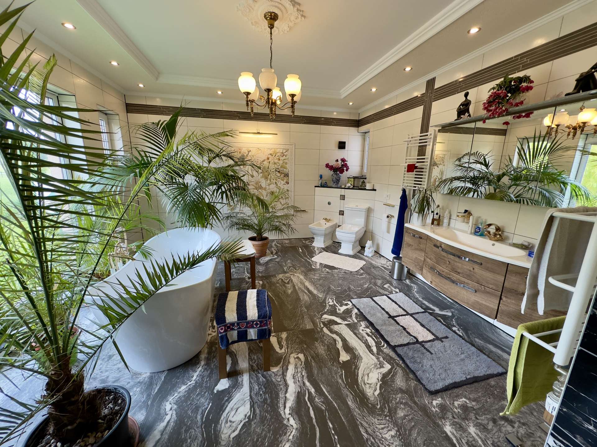 Modernisiertes Einfamilienhaus mit viel Privatsphäre in ruhiger Lage – Bild 9