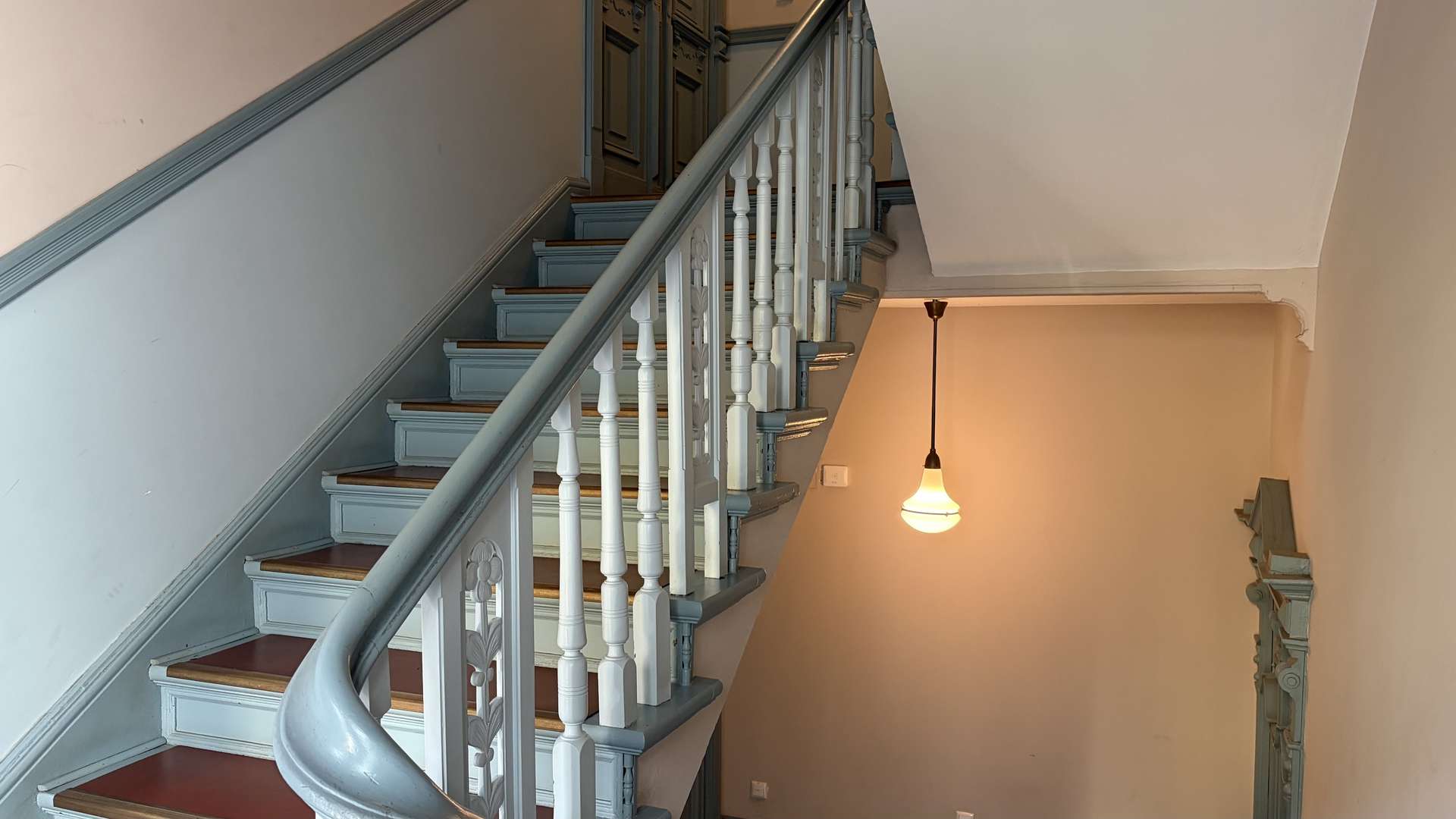 Schöne lichtdurchflutete Eckwohnug in belebter Lage - Bild 3