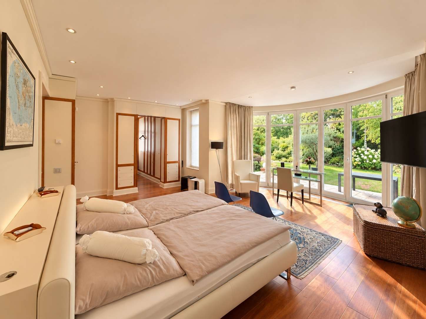 Haus im Haus! Einzigartiger Luxus mit Privatgarten: 6 Zi., Kamin uvm. in Bestlage - Bild 13