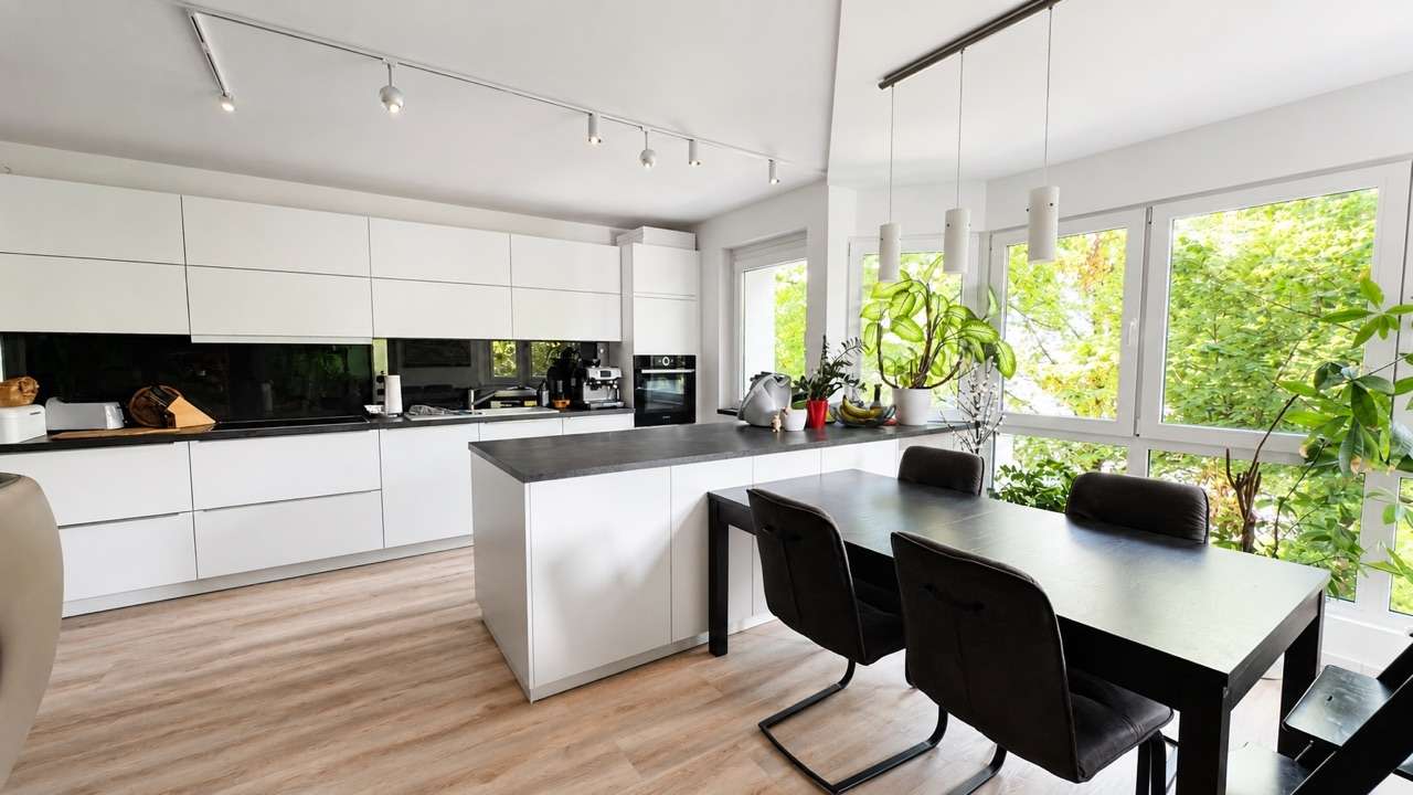 Großzügige 4-Zimmer Wohnung mit ruhigem Sonnenbalkon Nahe Kurfürstendamm - Bild 2