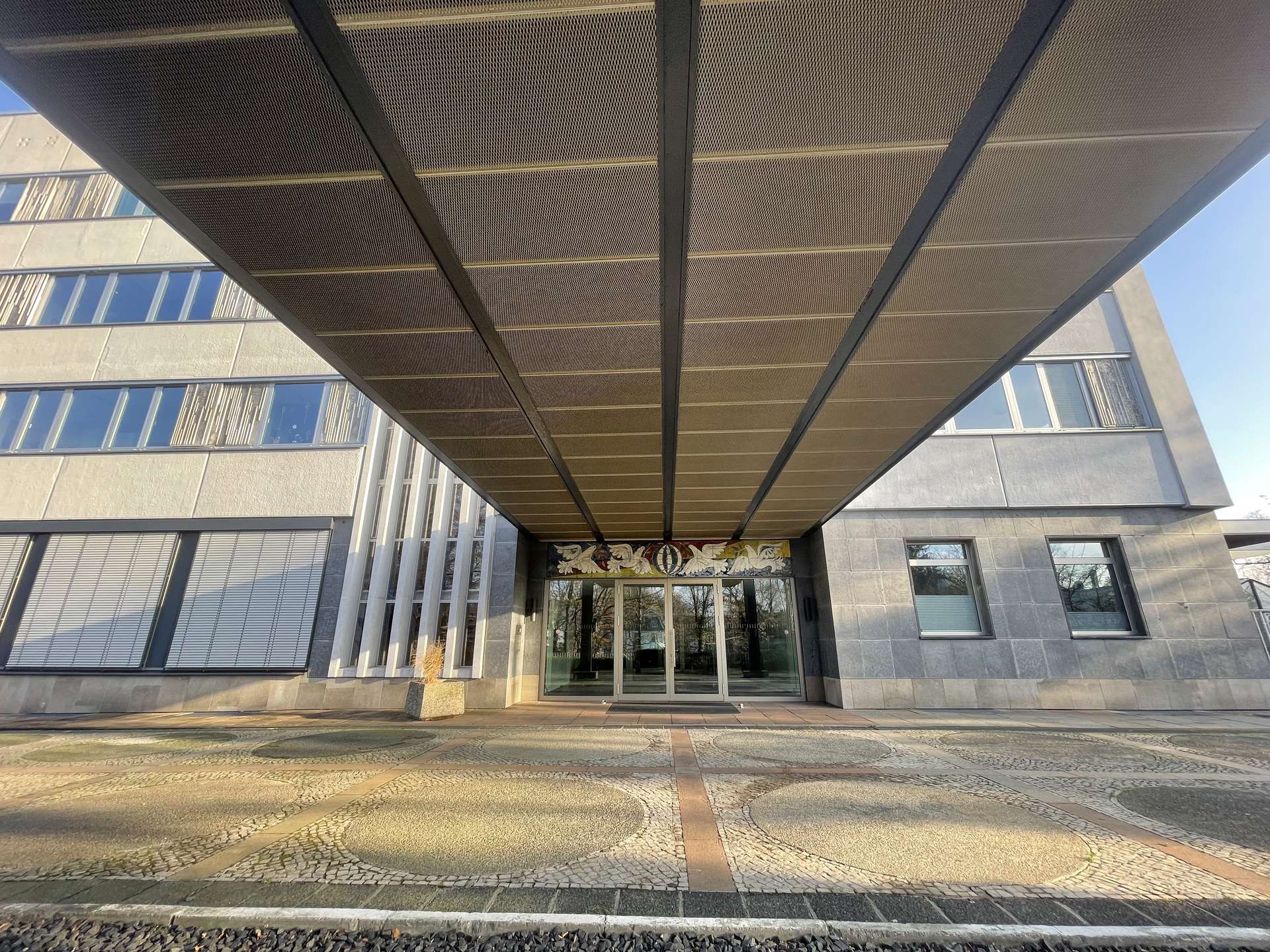 RARITÄT MIT GESCHICHTE: Stilvolles Zuhause im ehemaligen DDR-Gästehaus – Bild 2