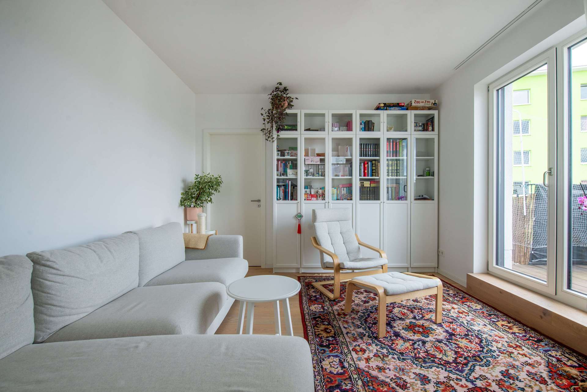 Moderne Eigentumswohnung mit Sonnenterrasse und Aufzug im Zentrum Mariendorfs - Bild 2