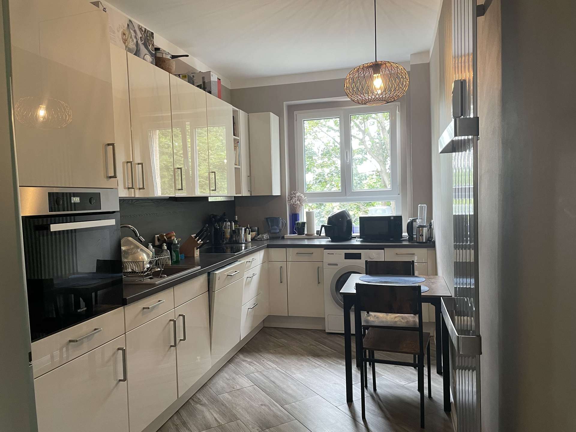 Stilvoll kernsanierte Altbauwohnung mit Südwest-Balkon ins Grüne (bezugsfrei ab November) - Bild 5