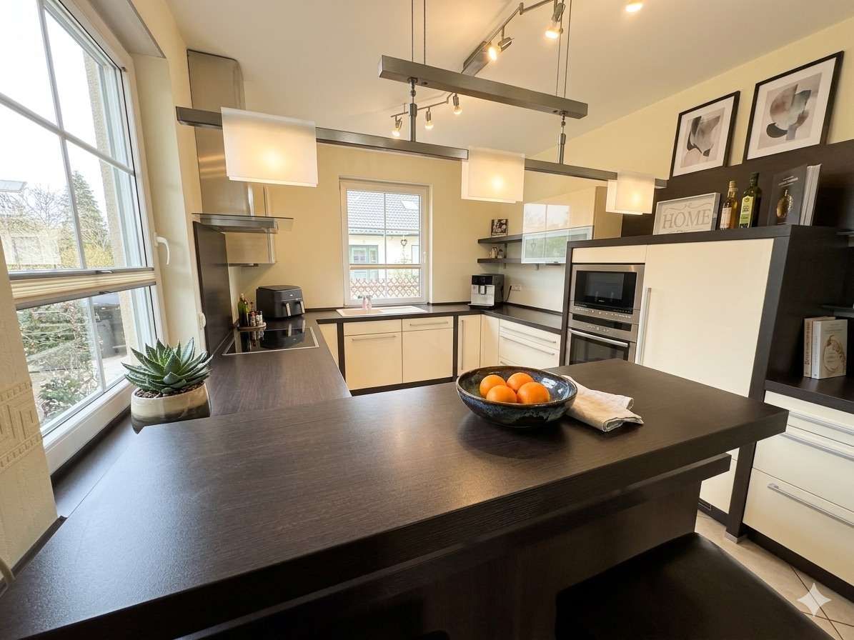 Traumhafte Stadtvilla mit Doppelgarage und A+ Energieeffizienz in familienfreundlicher Lage – Bild 5