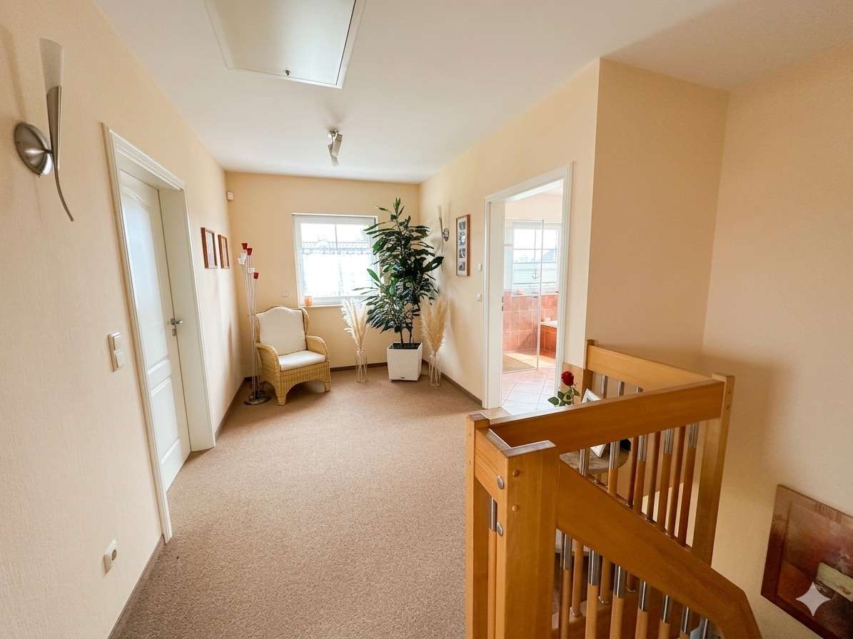 Traumhafte Stadtvilla mit Doppelgarage und A+ Energieeffizienz in familienfreundlicher Lage – Bild 6