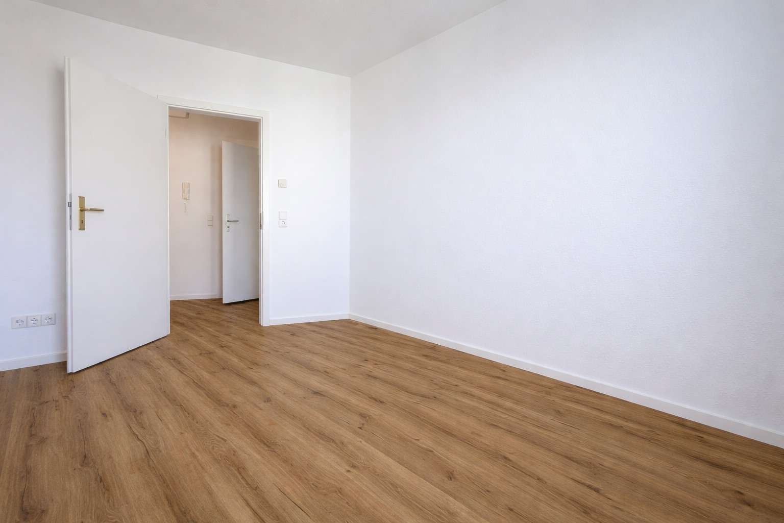 Modernisierte 1,5-Zimmer-Wohnung mit Balkon in gefragter Lage - nahe Adlershof & Flughafen BER – Bild 6