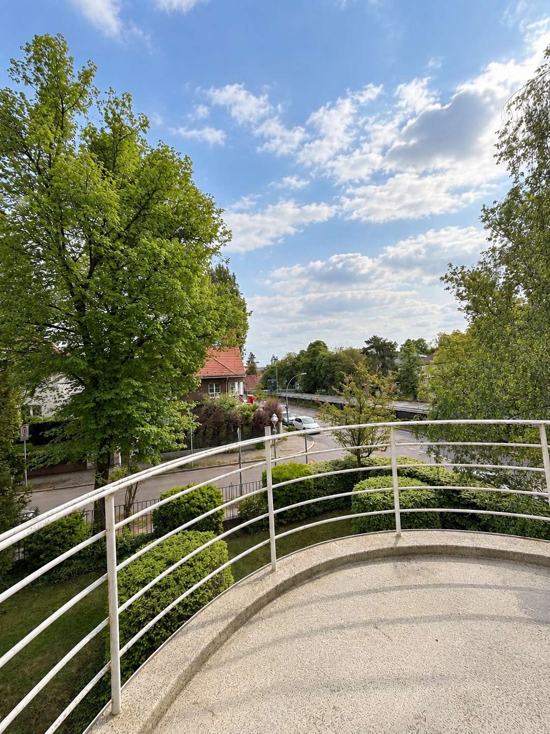 Terrassenwohnung mit schönem Weitblick und Garten - Bild 5