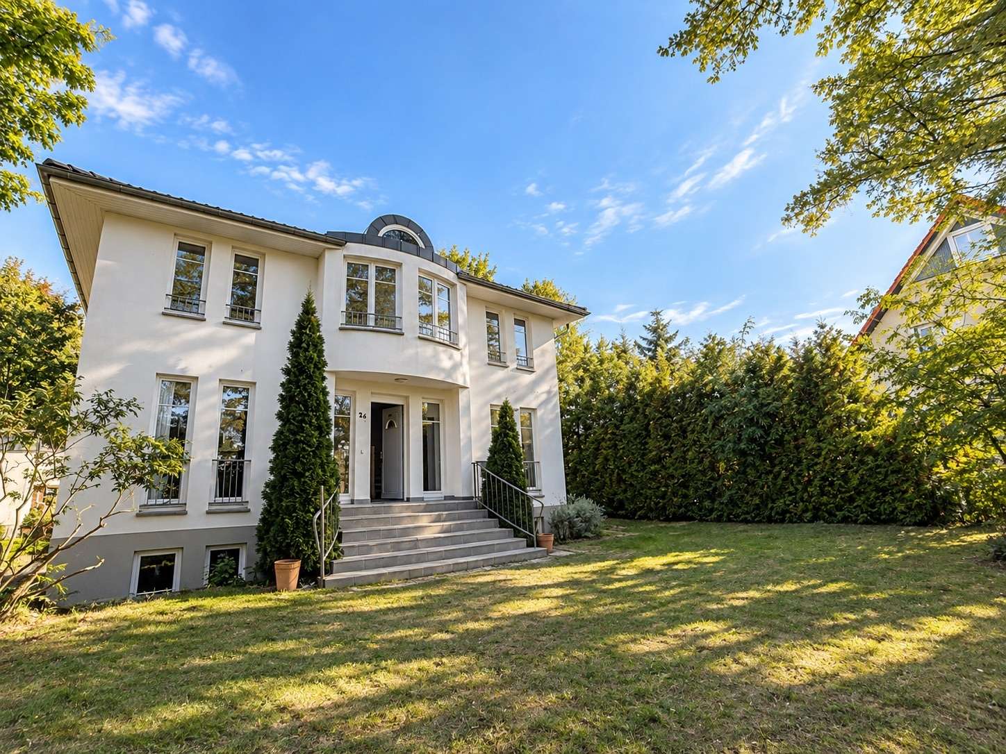Ein Zuhause mit Charakter – Große Villa mit traumhaftem Garten auf ca. 900 m² Grundstück in Potsdam - Bild 2
