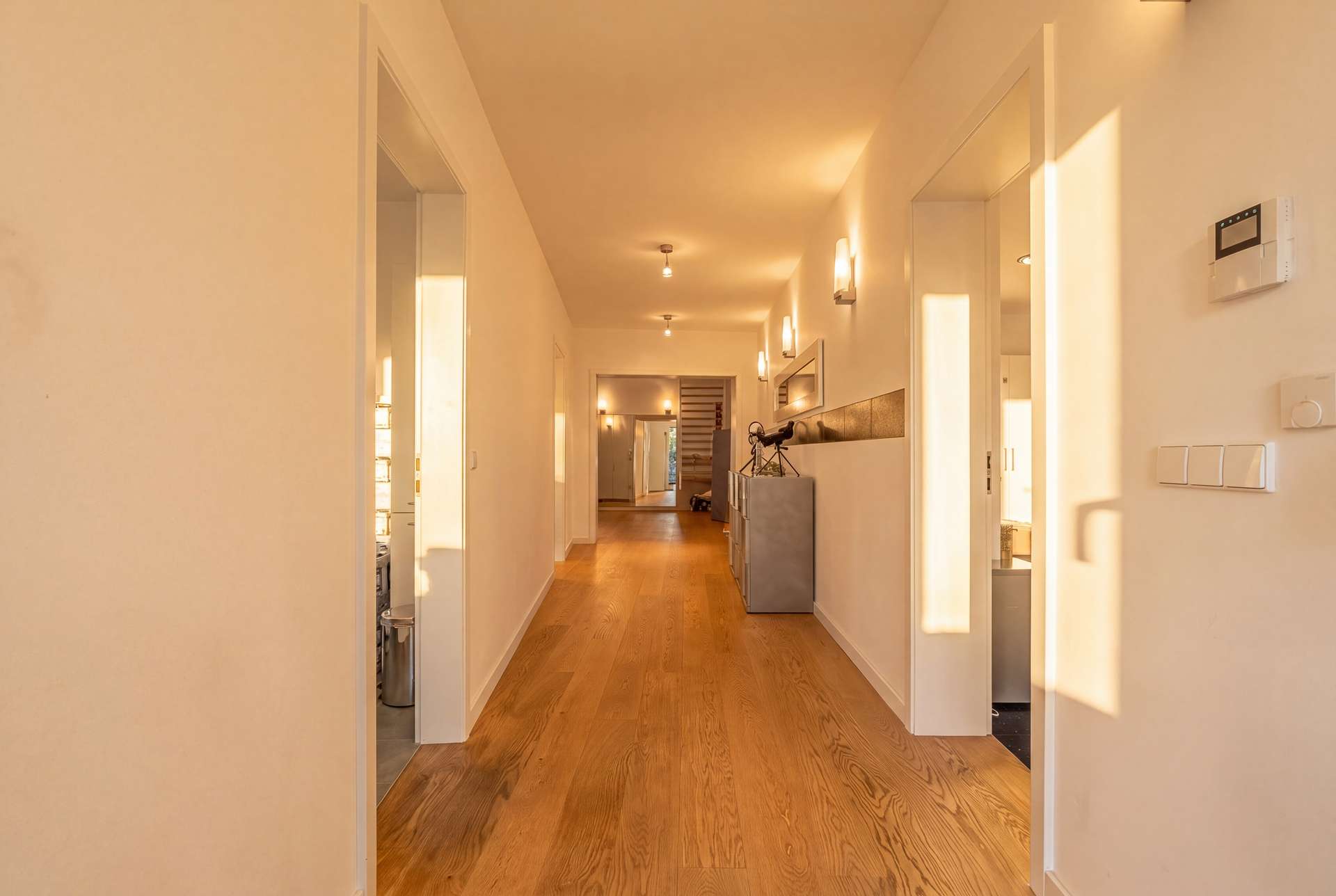 Villa in Topzustand und bester Lage! Luxuriös, modern, 9 Zimmer, Pool, Kamin, Sauna uvm. - Bild 29