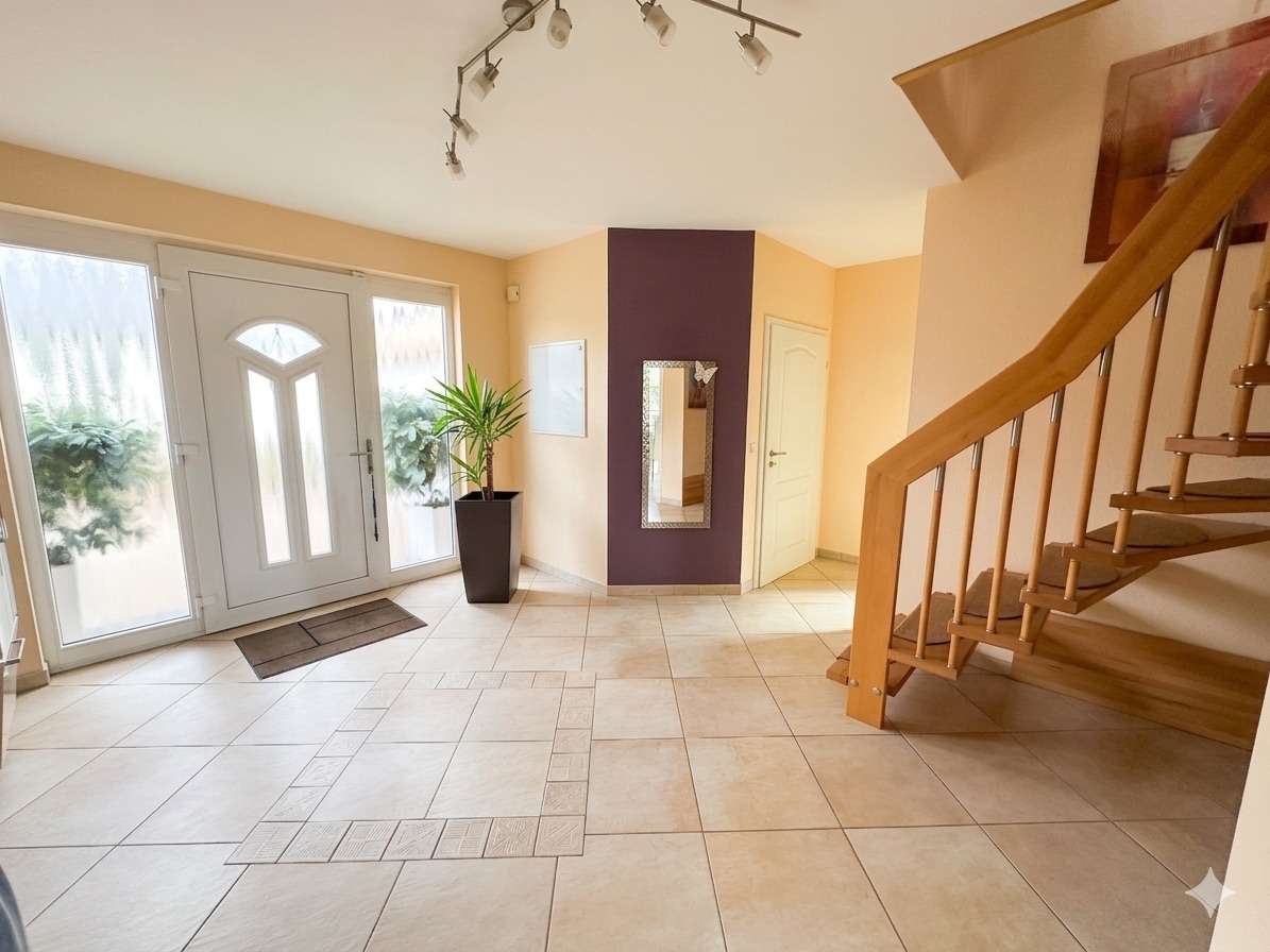 Traumhafte Stadtvilla mit Doppelgarage und A+ Energieeffizienz in familienfreundlicher Lage – Bild 7