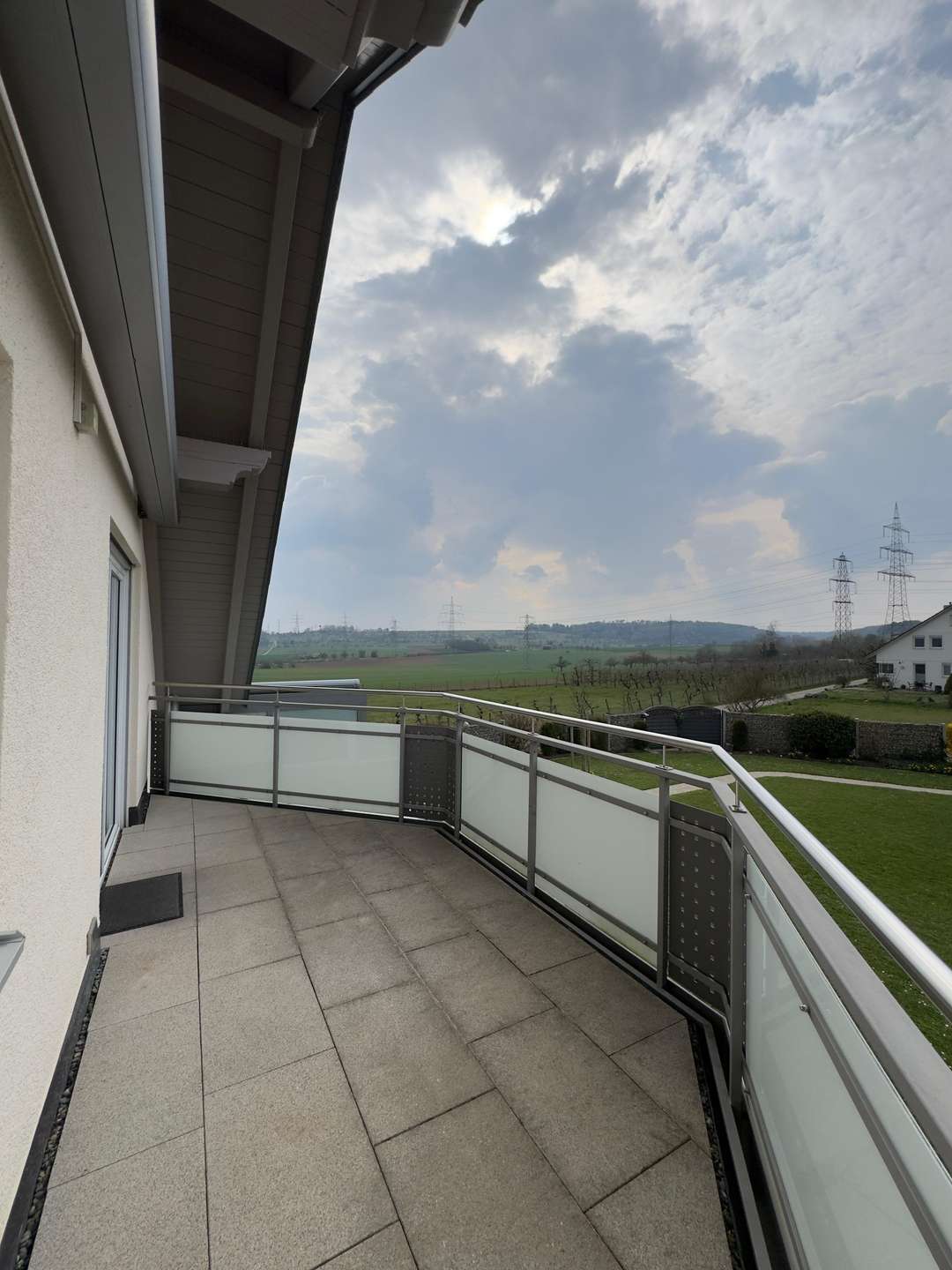 Hauptansicht: Die ideale Wohnung für das Paar: Lichtdurchflutete 3,5 Zimmerwohnung in ruhiger Lage von Darmsheim in Sindelfingen, 3.5 Zimmer, 87 m²