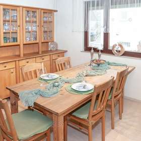 Rarität: Großzügiges Zweifamilienhaus mit ELW und großem Garten in Sindelfingen-Darmsheim - Essbereich EG