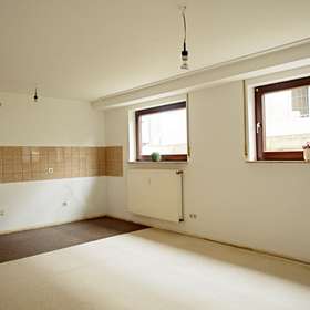 Ideal für Single oder Pendler: Helle Souterrain-Wohnung mit Gartennutzung in Böblingen-Dagersheim - Küche/Wohnzimmer