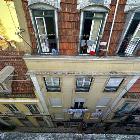 Über den Dächern Lissabons: 3-Zimmer-Wohnung mit Balkon in Lissabon-Santos - Bild 4