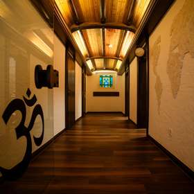 Luxuriöses Refugium: Einzigartige Villa auf 750qm mit indoor Pool in bevorzugter Lage von Ramstein - Flur Wellnessbereich