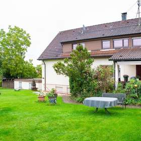 Rarität: Großzügiges Zweifamilienhaus mit ELW und großem Garten in Sindelfingen-Darmsheim - Garten mit Blick auf das Haus