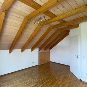 Die ideale Wohnung für das Paar: Lichtdurchflutete 3,5 Zimmerwohnung in ruhiger Lage von Darmsheim - Schlafzimmer 