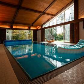 Luxuriöses Refugium: Einzigartige Villa auf 750qm mit indoor Pool in bevorzugter Lage von Ramstein - Pool