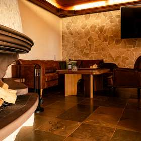 Luxuriöses Refugium: Einzigartige Villa auf 750qm mit indoor Pool in bevorzugter Lage von Ramstein -  Kamin