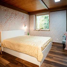 Luxuriöses Refugium: Einzigartige Villa auf 750qm mit indoor Pool in bevorzugter Lage von Ramstein - Schlafzimmer EG