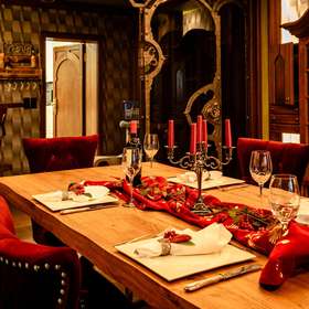 Luxuriöses Refugium: Einzigartige Villa auf 750qm mit indoor Pool in bevorzugter Lage von Ramstein - Es ist angerichtet