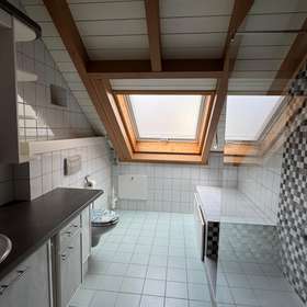 Die ideale Wohnung für das Paar: Lichtdurchflutete 3,5 Zimmerwohnung in ruhiger Lage von Darmsheim - Badezimmer