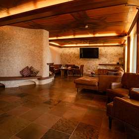 Luxuriöses Refugium: Einzigartige Villa auf 750qm mit indoor Pool in bevorzugter Lage von Ramstein - Kaminzimmer