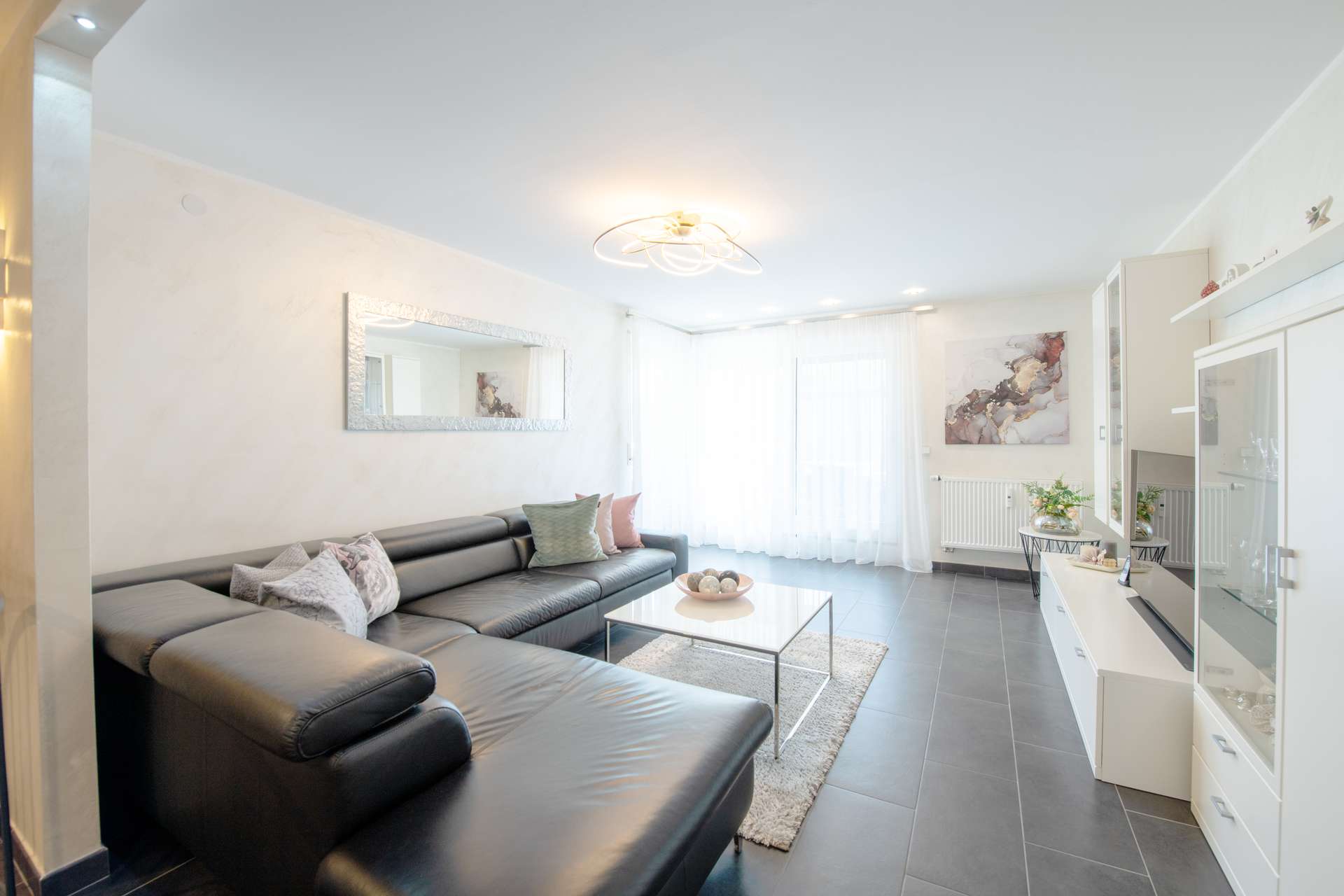 Hauptansicht: Attraktive 4-Zimmerwohnung mit großem Balkon und Garten in einer bevorzugten Lage von Holzgerlingen in Holzgerlingen, 4 Zimmer, 106 m²