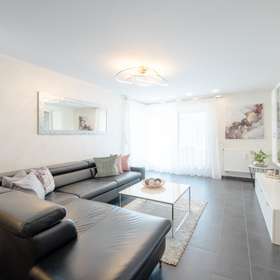 Attraktive 4-Zimmerwohnung mit großem Balkon und Garten in einer bevorzugten Lage von Holzgerlingen - Hauptansicht in Holzgerlingen