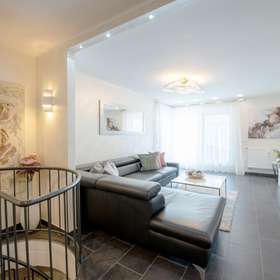 Attraktive 4-Zimmerwohnung mit großem Balkon und Garten in einer bevorzugten Lage von Holzgerlingen - Wohnzimmer