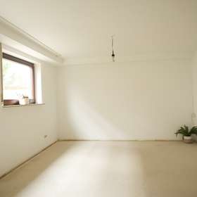 Ideal für Single oder Pendler: Helle Souterrain-Wohnung mit Gartennutzung in Böblingen-Dagersheim - Wohnzimmer 