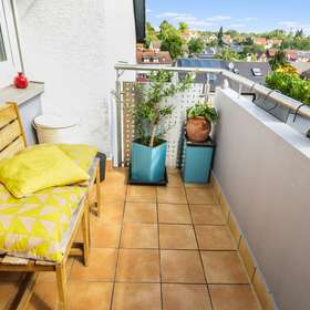 Helle, 2-Zimmer-Dachgeschoßwohnung mit Balkon in einer ruhigen Lage von LE-Oberaichen - Bild 2