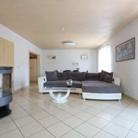 Schönes Einfamilienhaus mit Außenpool und ELW in Neuenbürg-Arnbach -Solarenergie - - Bild 3