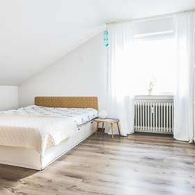 Helle, 2-Zimmer-Dachgeschoßwohnung mit Balkon in einer ruhigen Lage von LE-Oberaichen - Bild 5