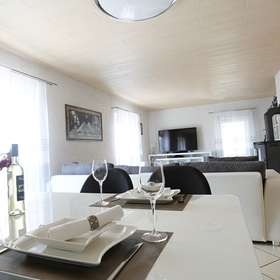 Schönes Einfamilienhaus mit Außenpool und ELW in Neuenbürg-Arnbach -Solarenergie - - Bild 2