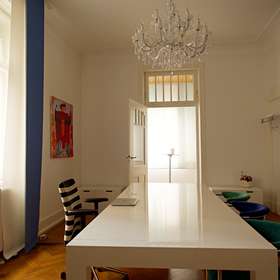 Lichtdurchflutetes Büro im beliebten Stuttgart-Westen - Blick in den Wintergarten