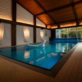 Luxuriöses Refugium: Einzigartige Villa auf 750qm mit indoor Pool in bevorzugter Lage von Ramstein - Pool