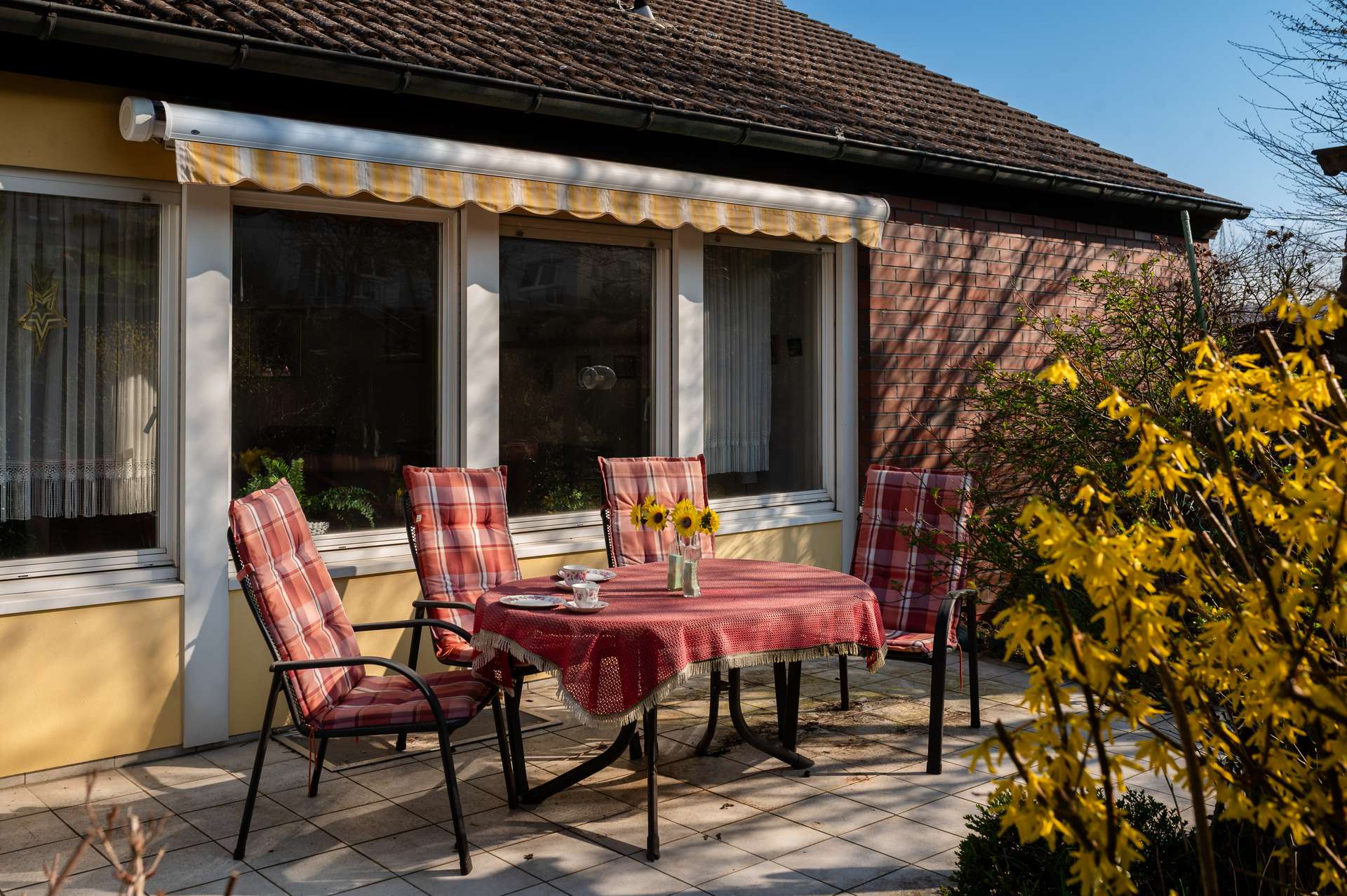 Hauptansicht: Charmantes Einfamilienhaus mit großem Garten und Ausbaupotenzial in Deizisau-Esslingen in Deizisau, 3 Zimmer, 108 m²